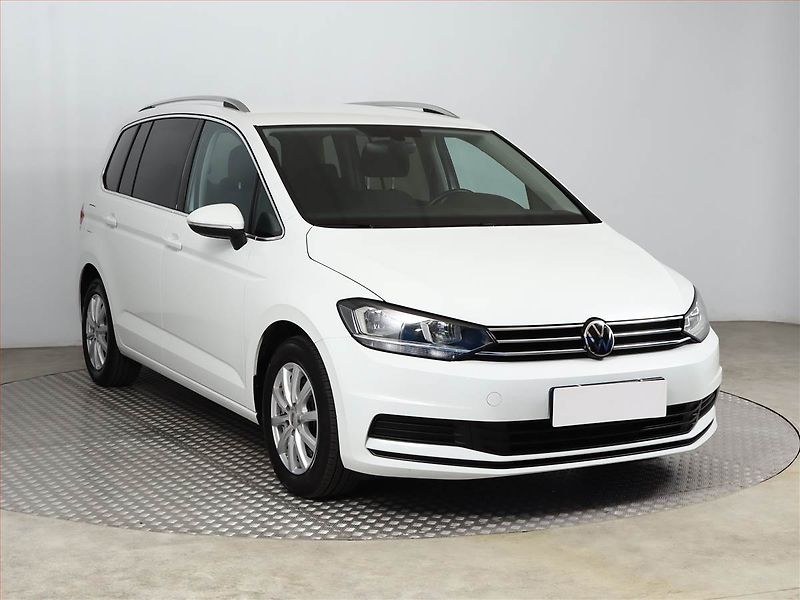 Volkswagen Touran (2021) 1.5 TSI - fotka 1 z 16