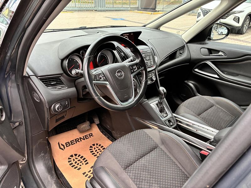 Opel Zafira Tourer 2.0CDTi 125kW AT 7MÍST - fotka 9 z 29