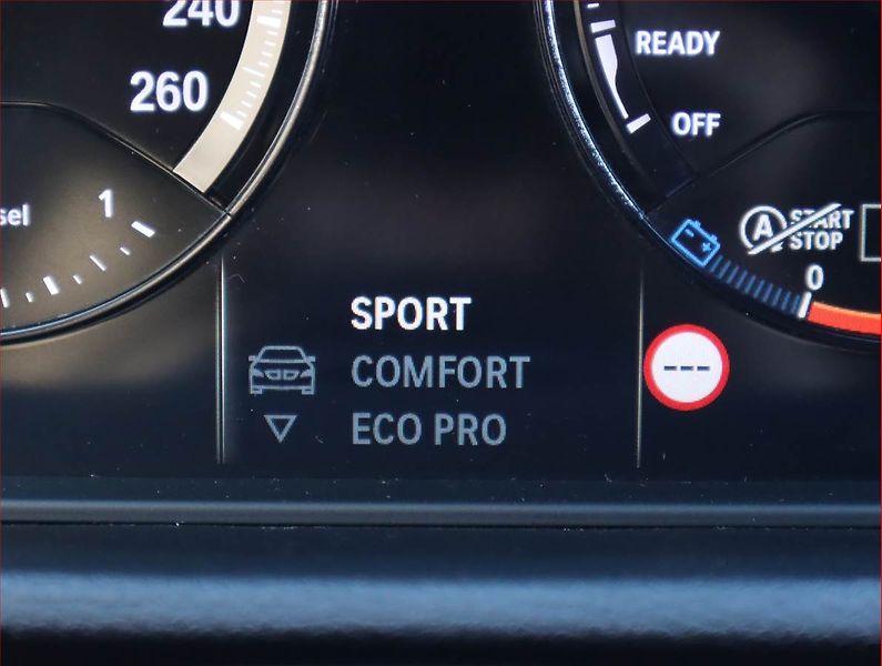 BMW X1 (2022) Advantage xDrive18d, 4X4 - fotka 22 z 23