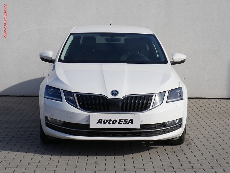 Škoda Octavia (2017) 1.6 TDi, ČR, Style, LED - fotka 2 z 19
