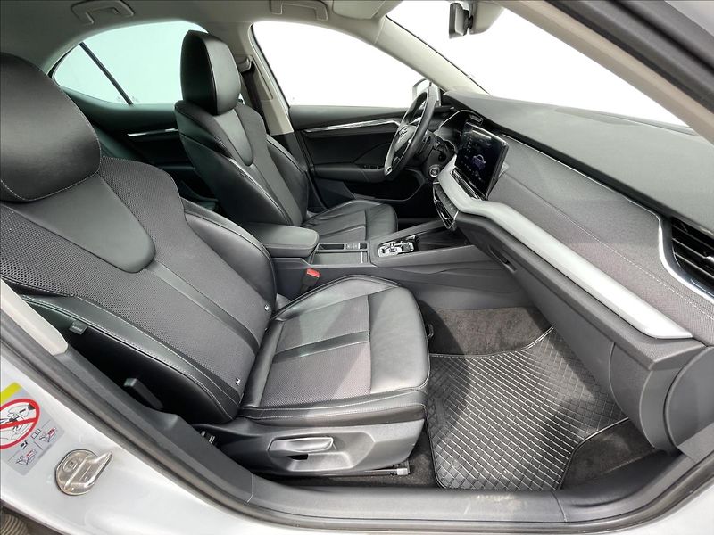 Škoda Octavia 2,0 TDI DSG Style MatrixLED - fotka 17 z 22
