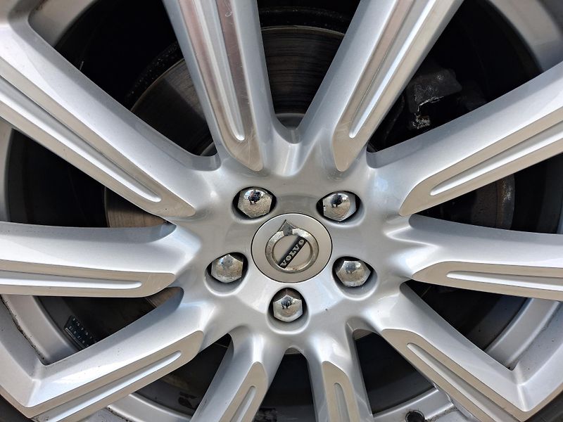 Volvo V90 (2017) 2,0 D5 173kw SERVISKA TOP STAV - fotka 26 z 51