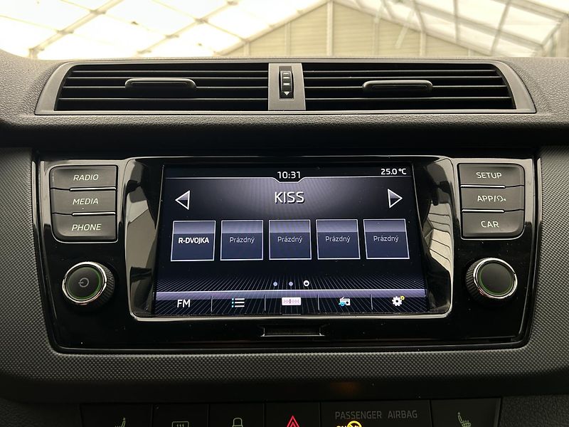 Škoda Fabia 1.0 TSI Active Plus - fotka 8 z 26