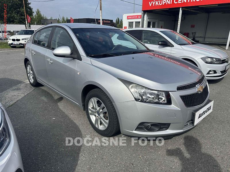 Chevrolet Cruze (2011) 1.6i, 1.maj,ČR, AC, park - fotka 1 z 3