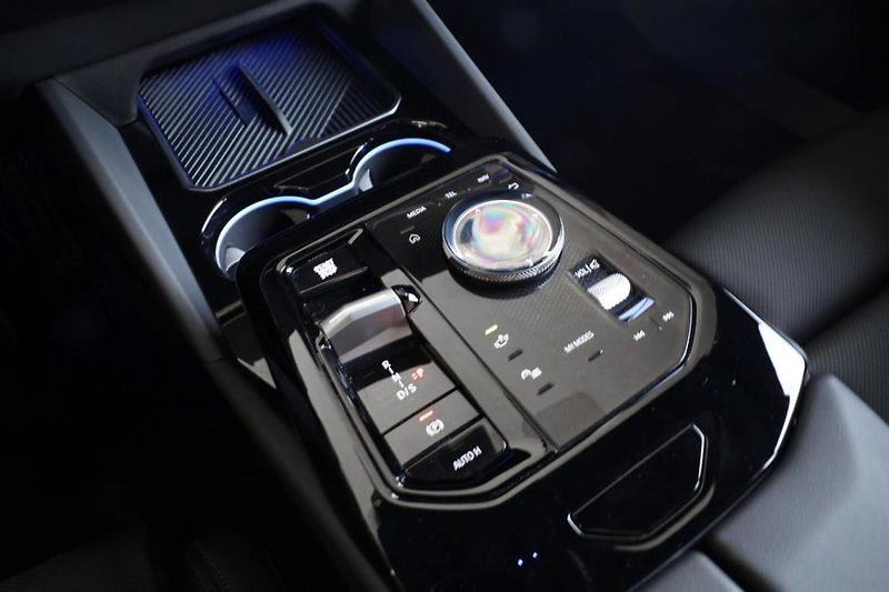BMW Řada 5 540d xDrive Touring - fotka 13 z 35