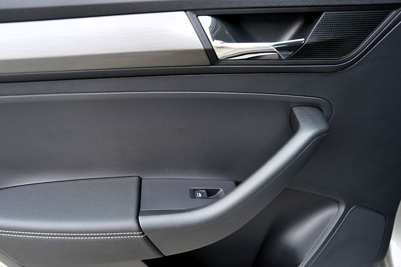 Škoda Rapid 1.0 TSI  Style, manuál, ČR - fotka 17 z 39