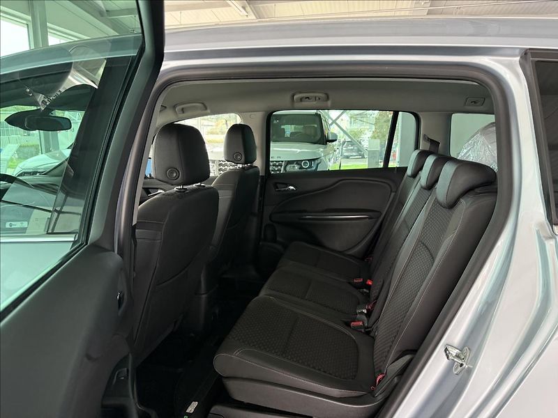Opel Zafira 1,4   103kW,SERVISKA,2.MAJ,7MÍ - fotka 19 z 26