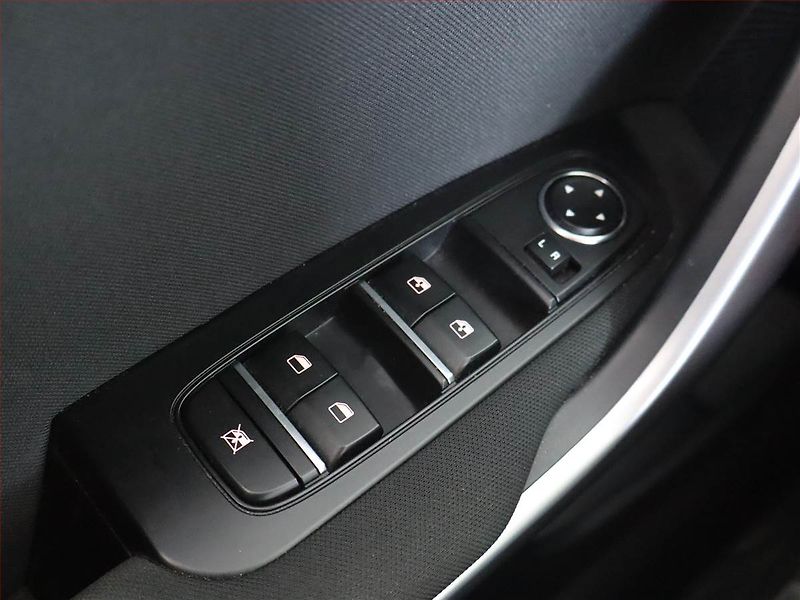 Kia Ceed (2022) Silver 1.5 T-GDI, Serv.kniha - fotka 15 z 20