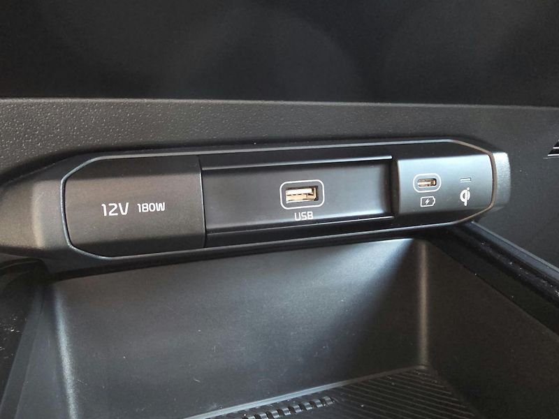 Kia Niro 1.6-HYBRID-V ZÁRUCE-NAVI-KŮŽE - fotka 13 z 26