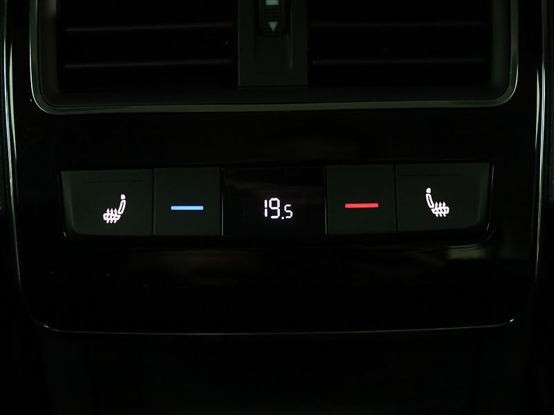 Škoda Superb 2,0 TDI 147kW 4x4 DSG Style+ - fotka 27 z 35