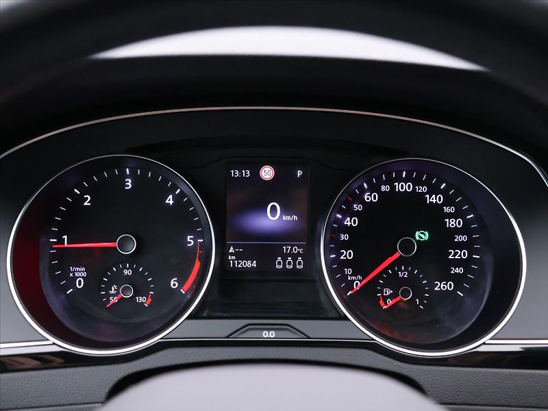 Volkswagen Passat 2,0 TDI 110kW DSG R-line 1.Maj - fotka 19 z 32
