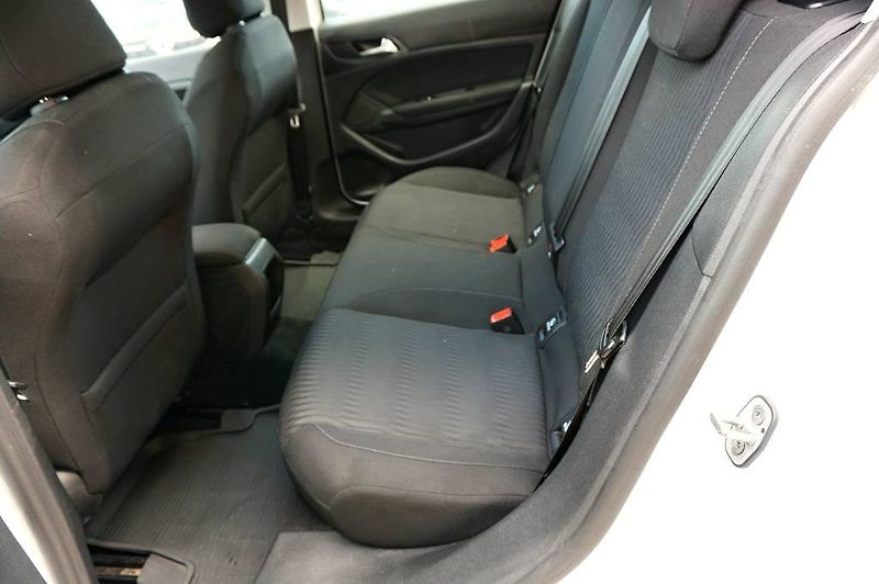 Peugeot 308 (2016) 308 ACTIVE 1,2 PT 81 kW - fotka 22 z 46