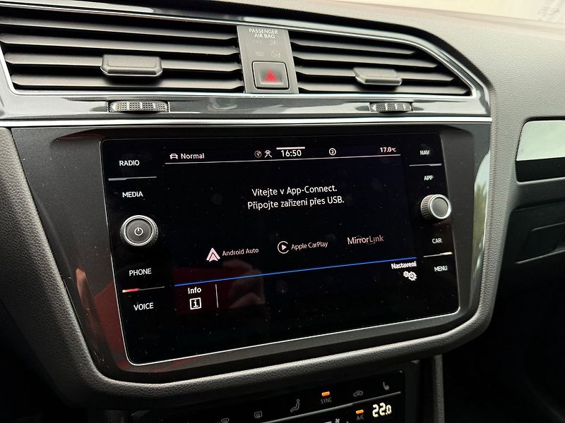 Volkswagen Tiguan 2.0 TDi Elegance DSG 4x4, ČR - fotka 27 z 34