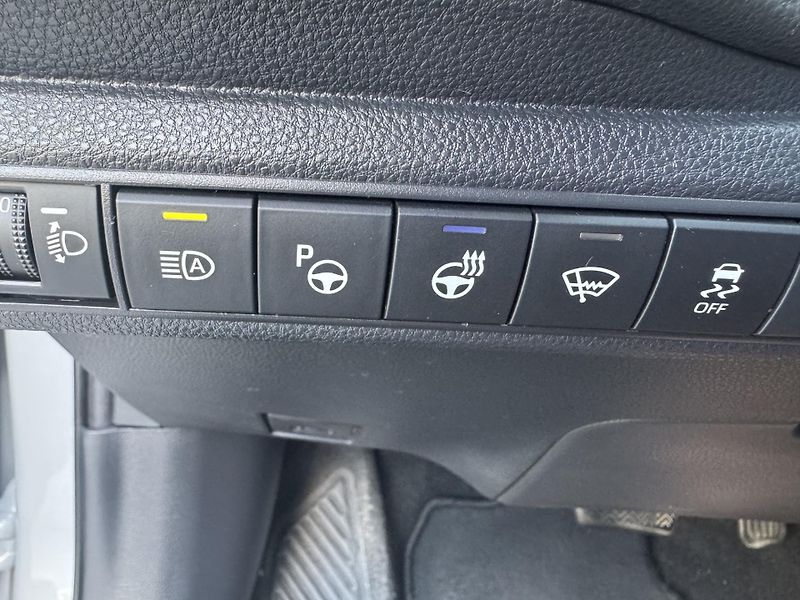 Toyota Corolla (2022) GR SPORT 2.0 HYBRID 135kW ČR - fotka 26 z 28