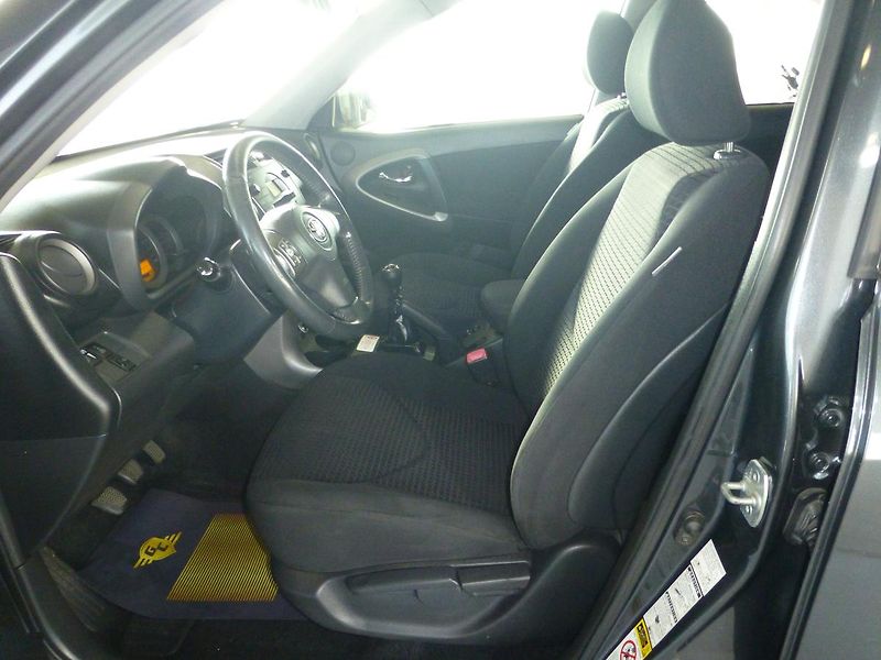 Toyota RAV4 (2009) 2,2 D-4D*ALU**TAŽNÉ**4X4 - fotka 11 z 25