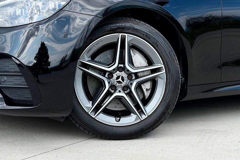 Mercedes-Benz Třídy E (2020) E 220d 4Matic AMG Line - fotka 6 z 112