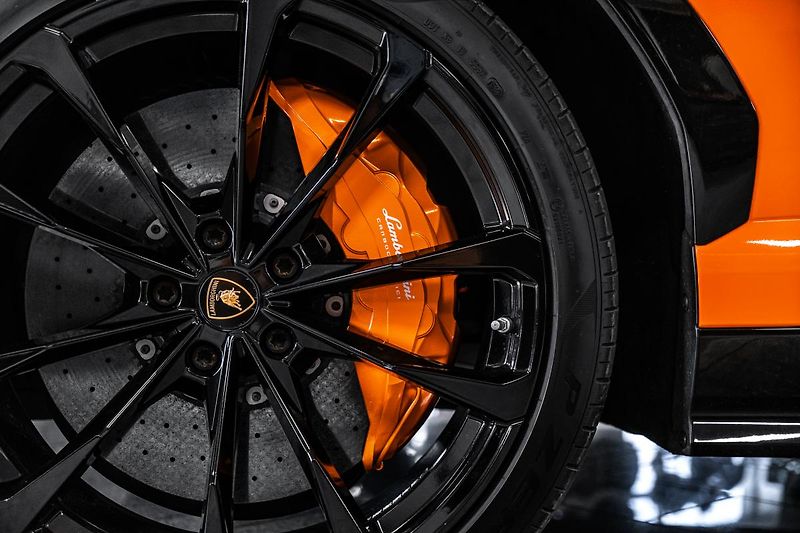 Lamborghini Urus 360°/B&O/PANO/ANIMA/23