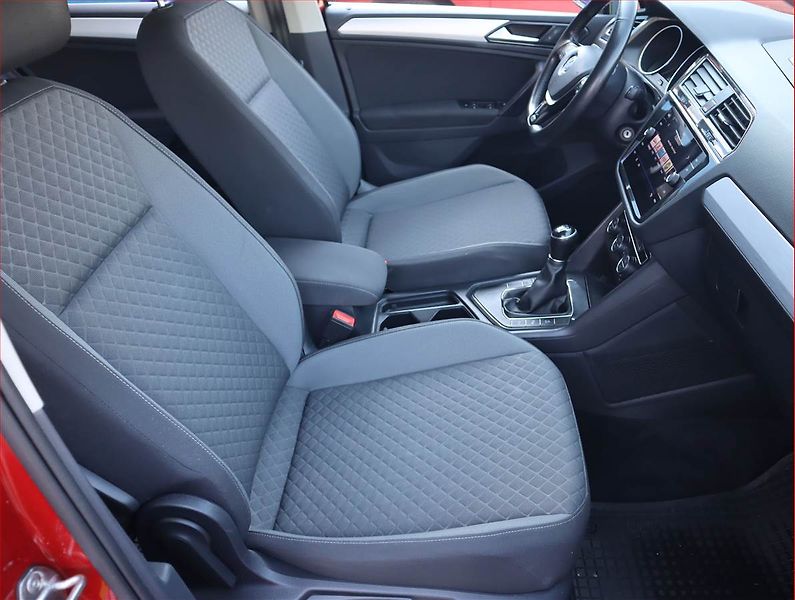 Volkswagen Tiguan (2018) 1.4 TSI, Navi, Tempomat - fotka 9 z 19