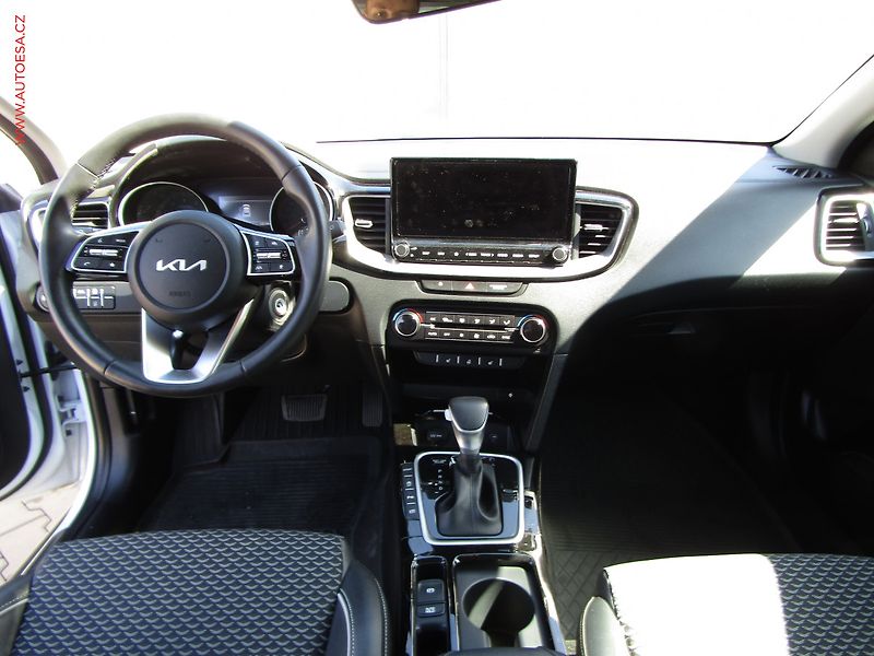 Kia XCeed (2023) 1.5 TGDi, ČR, AT, navi - fotka 8 z 19