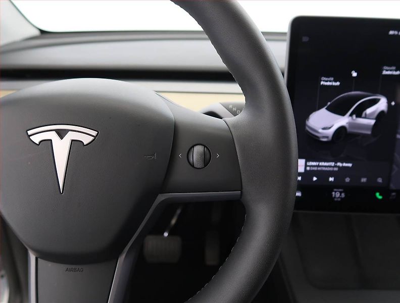 Tesla Model Y (2023) RWD LFP 60kWh, SoH 97% - fotka 29 z 33