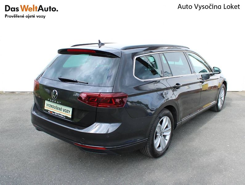Volkswagen Passat (2022) 1.5 TSI 110kW DSG Head UP disp - fotka 2 z 35