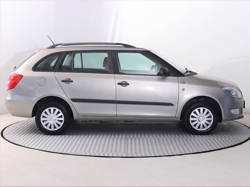 Škoda Fabia (2014) Extra 1.2 12V - fotka 6 z 14