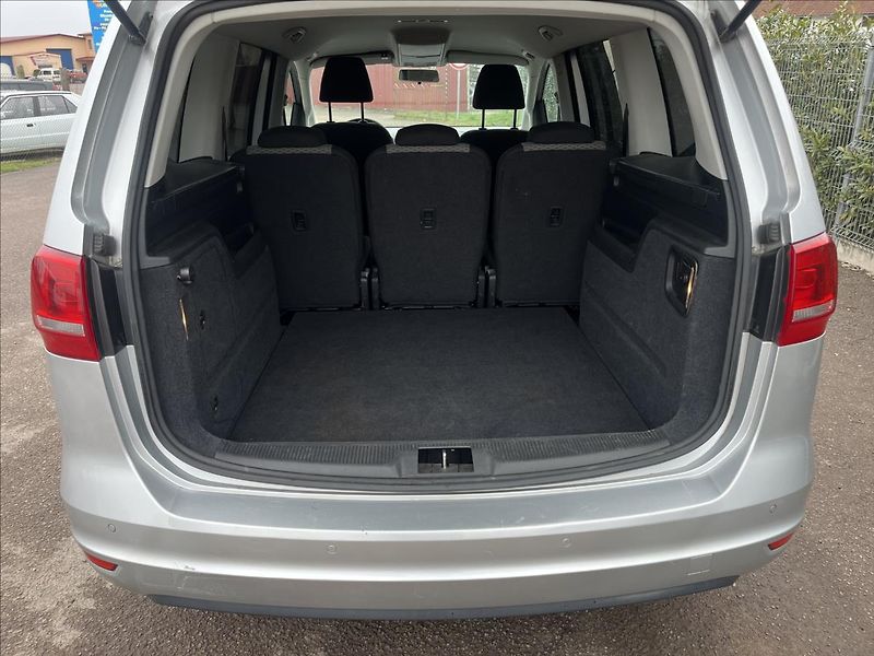 Volkswagen Sharan 2,0 TDi DSG 130KW KLIMA SERVIS - fotka 32 z 38