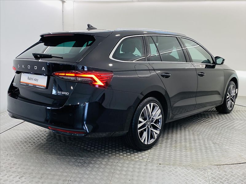 Škoda Octavia 1,5 TSI m-HEV 85kW DSG Top Sel - fotka 2 z 29