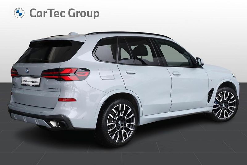 BMW X5 xDrive30d - fotka 3 z 27
