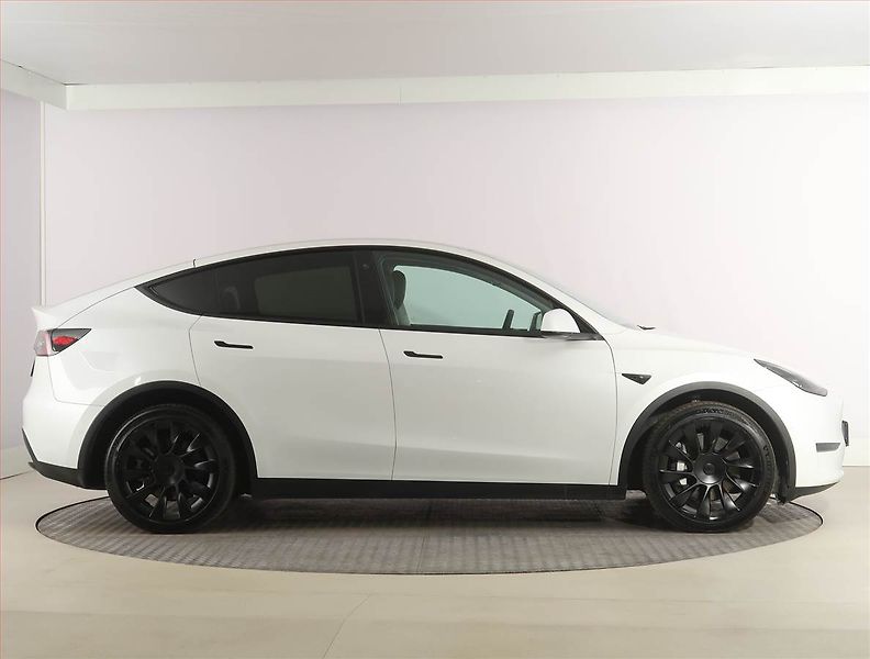 Tesla Model Y (2021) Long Range AWD 75kWh, SoH 91% - fotka 6 z 33