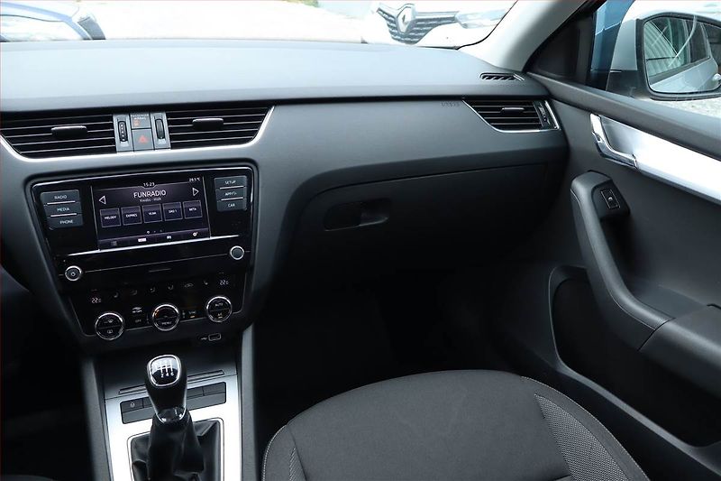 Škoda Octavia (2018) 1.5 TSI, Serv.kniha, Tempomat - fotka 8 z 22