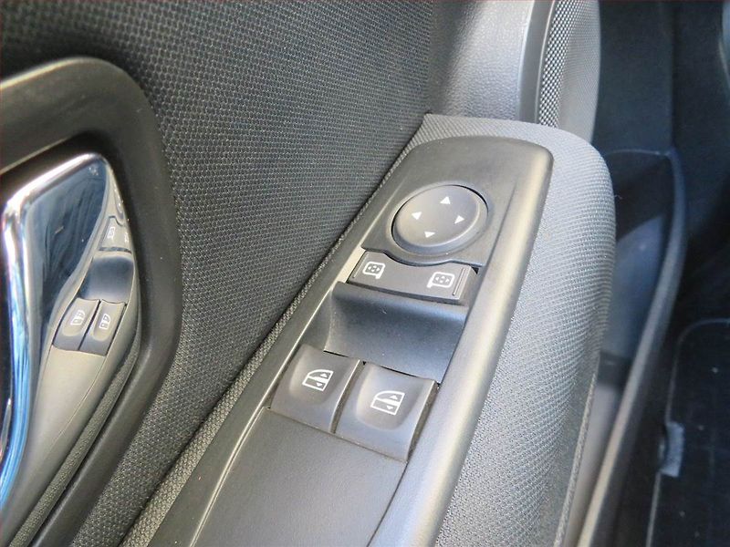 Renault Mégane (2014) Limited 1.6 16V, Tempomat - fotka 15 z 15