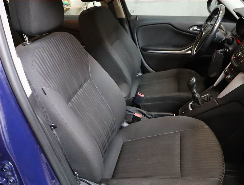 Opel Zafira (2012) 1.4 Turbo, 7 míst, Tempomat - fotka 9 z 18