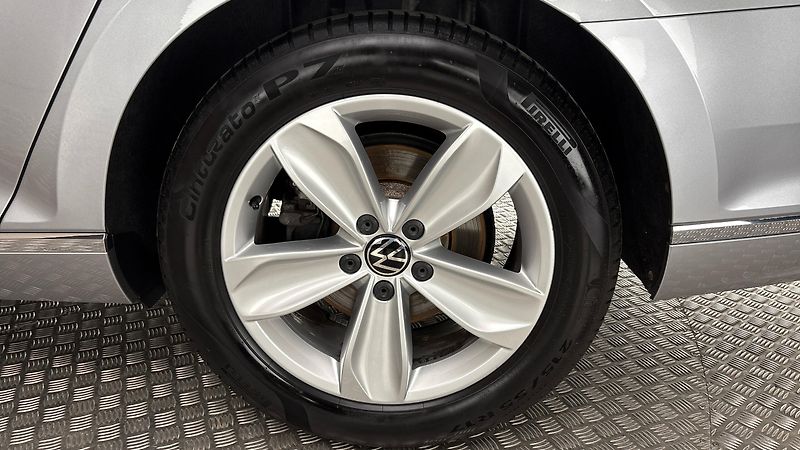 Volkswagen Passat 2.0 TDI DSG Elegance Variant - fotka 19 z 27