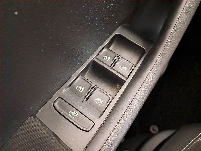 Škoda Fabia (2015) 1.2 TSI, Park. senzory - fotka 16 z 18