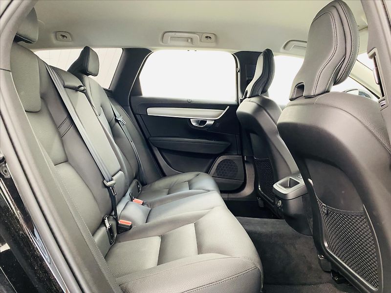 Volvo V90 B4 AWD Cross Country - fotka 7 z 25