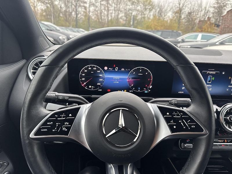 Mercedes-Benz GLA 200d 4MATIC - fotka 11 z 16