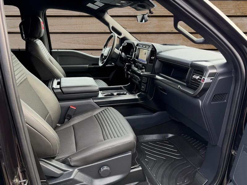 Ford F-150 (2022) +5.0+ROUGH COUNTRY+CERVINI+ - fotka 9 z 21