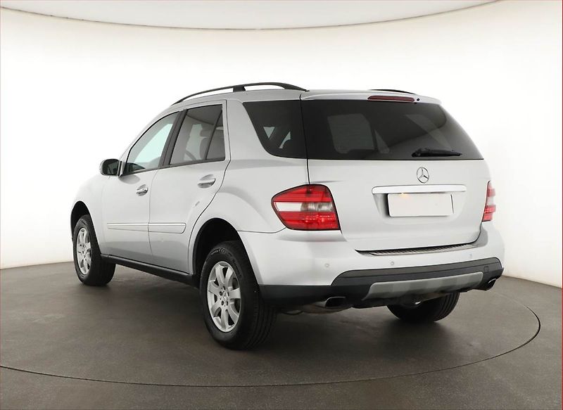 Mercedes-Benz Třídy M (2005) ML 350 , 4X4, Automat, Navi - fotka 4 z 15