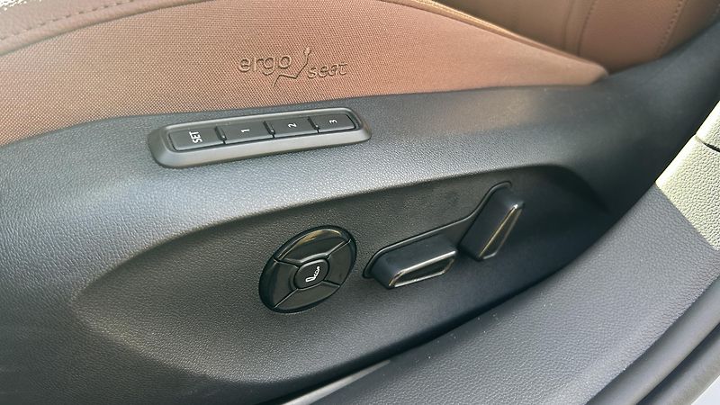 Škoda Superb (2025) TDI, 4x4, DSG, L&K, PANO,NEZ.T - fotka 17 z 28