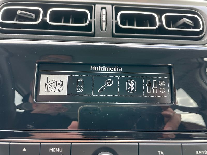 Citroën C3 (2018) Feel 1.2 PureTech 81kW! PDC! - fotka 26 z 29