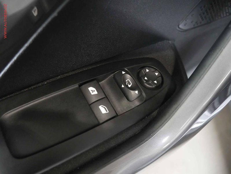 Peugeot 2008 (2018) 1.2 PT, ČR, Active - fotka 17 z 19