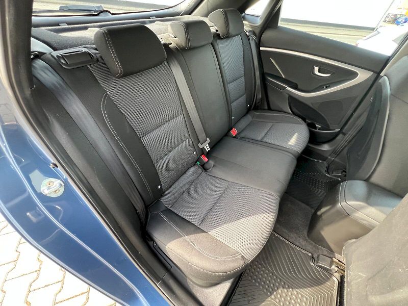 Hyundai i30 (2016) Trikolor 1.6 CRDi 81kW 6° manu - fotka 17 z 27