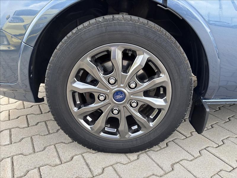 Ford Tourneo Custom 2,0 EcoBlue 125kW L2 - fotka 9 z 38