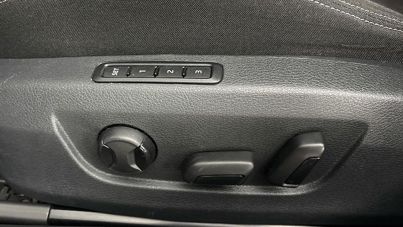 Škoda Superb 2.0 TDI DSG Style Combi - fotka 21 z 28