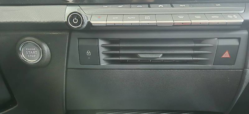Opel Astra Edition HB 1.2 TURBO (96kW/130 - fotka 21 z 32