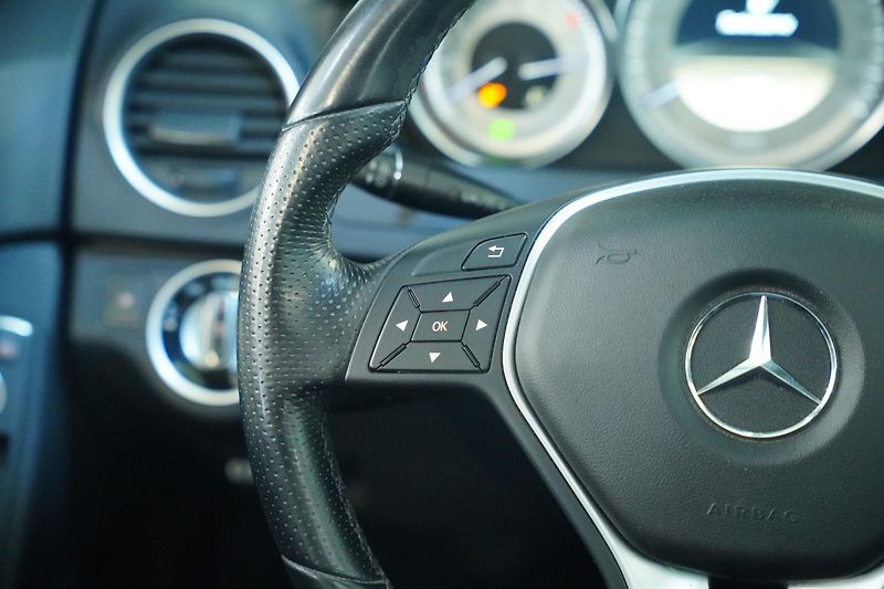 Mercedes-Benz Třídy C - fotka 17 z 26