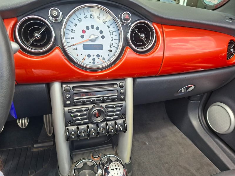 Mini Cooper S (2004) CABRIO 1.6 125kW KOMPRESOR - fotka 12 z 27
