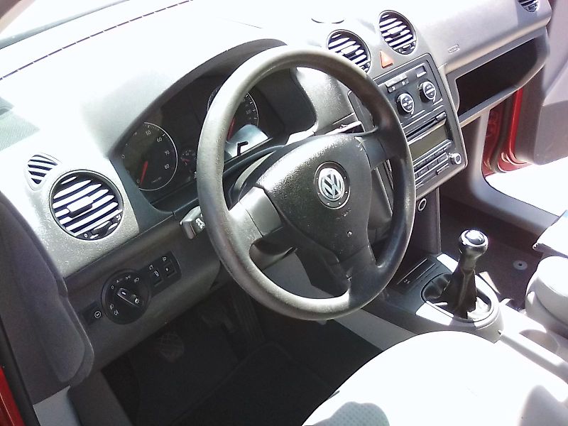 Volkswagen Caddy (2009) 1.4i 16V / LPG, 7.míst, závěs - fotka 17 z 38