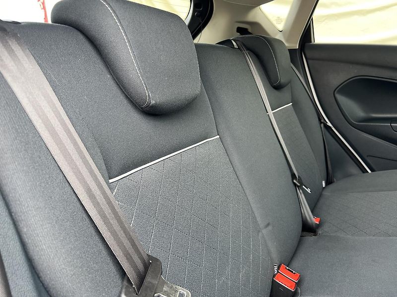 Ford Fiesta 1.25i  ZÁMEK Ř.P. PŮVOD ČR - fotka 24 z 37